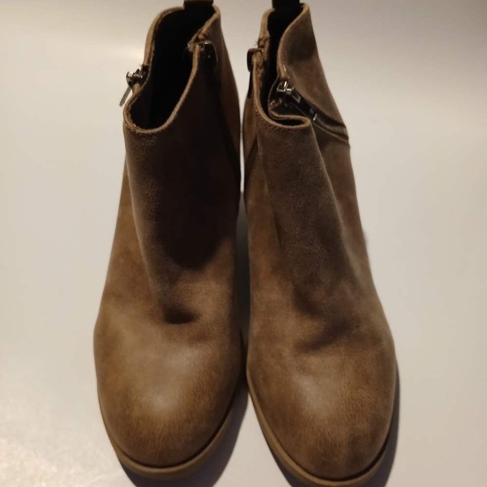 Report Brand Ladies Faux Leather Zip Up  Ankle Boots. Size 8